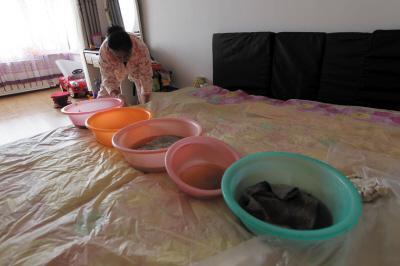 余干楼上漏水，住户失联，小区没物管，业主维权难！律师来支招……